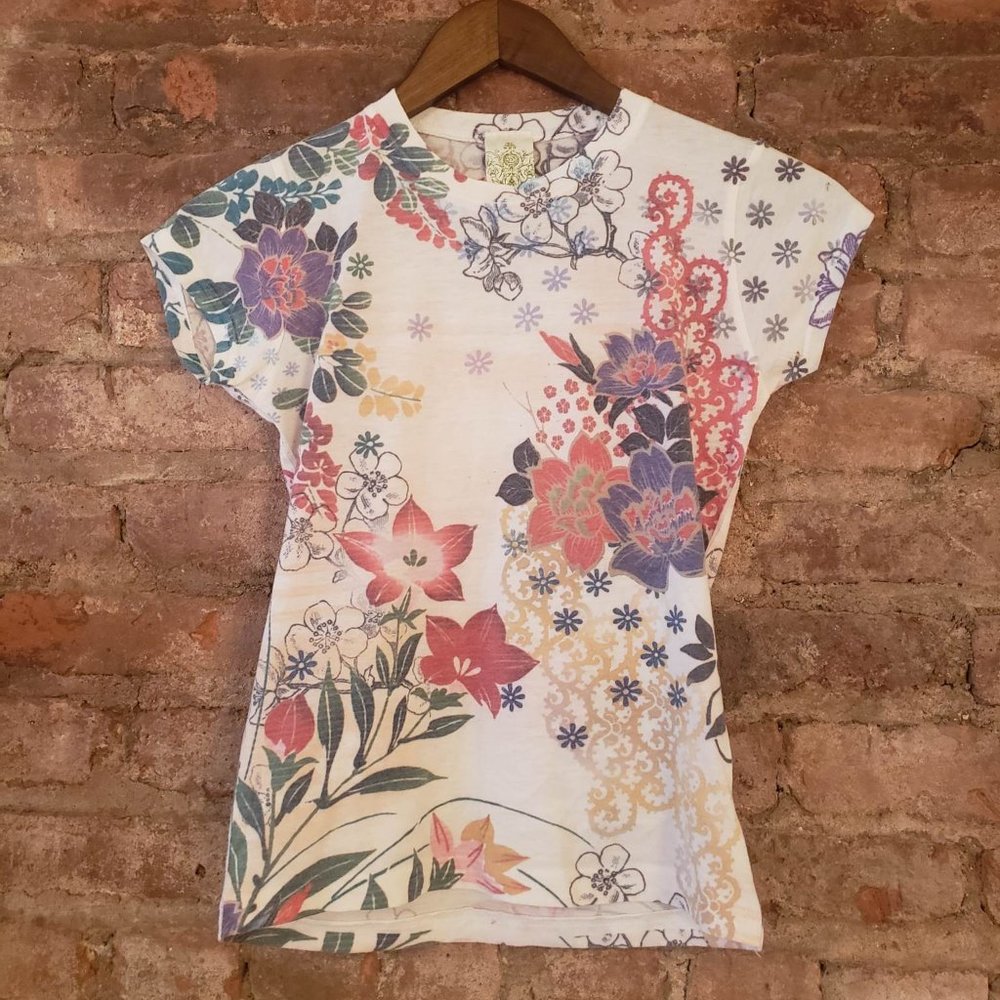 Soft white t-shirt with flowers